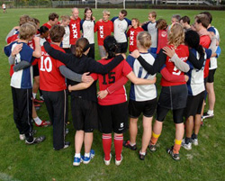 Een sportieve groet na afloop van een wedstrijd